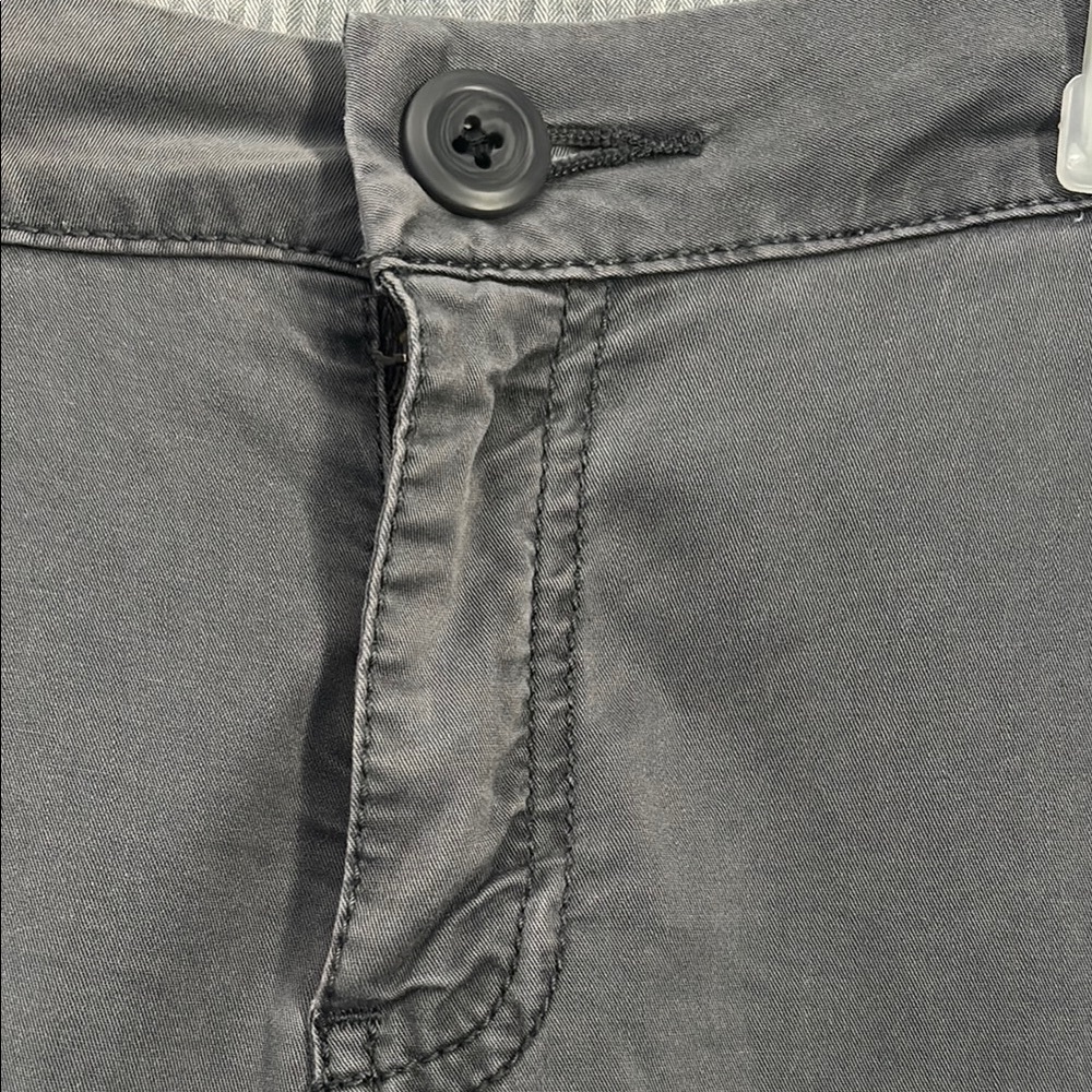 Woman’s Gray Capris - Picture 3 of 10